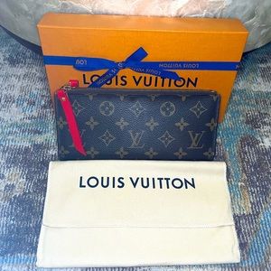 Louis Vuitton like new Adele LG Wallet